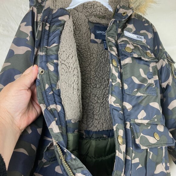 London Fog Boys sz 5 / 6 Camo Hooded Removable Faux Fur Winter Jacket - Picture 8 of 11